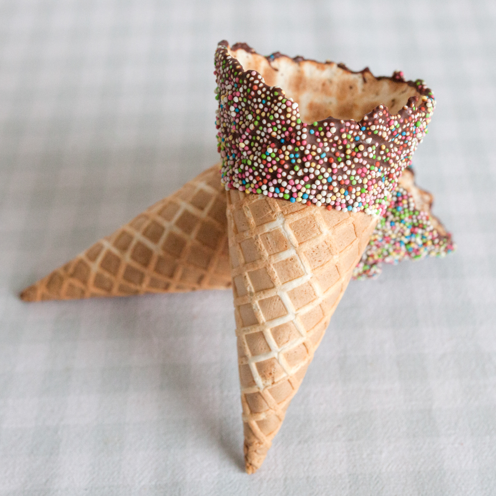 Medium Rainbow Waffle Cone (72mm x 155mm)