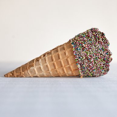 Medium Rainbow Waffle Cone (72mm x 155mm)